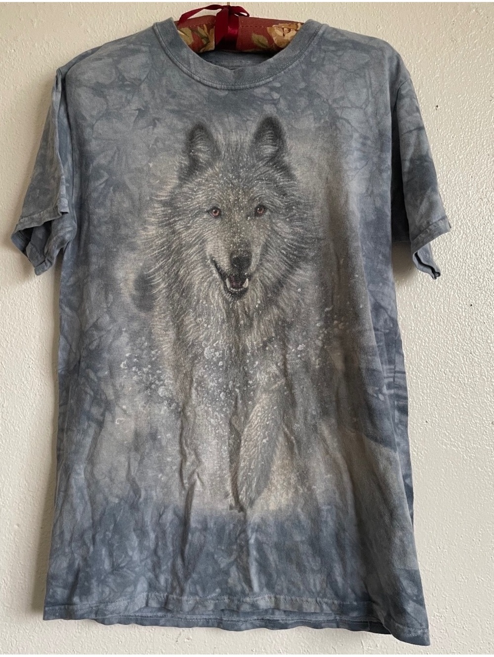 The Mountain wolf graphic T shirt tie dye womans small granola outdoor whimsical